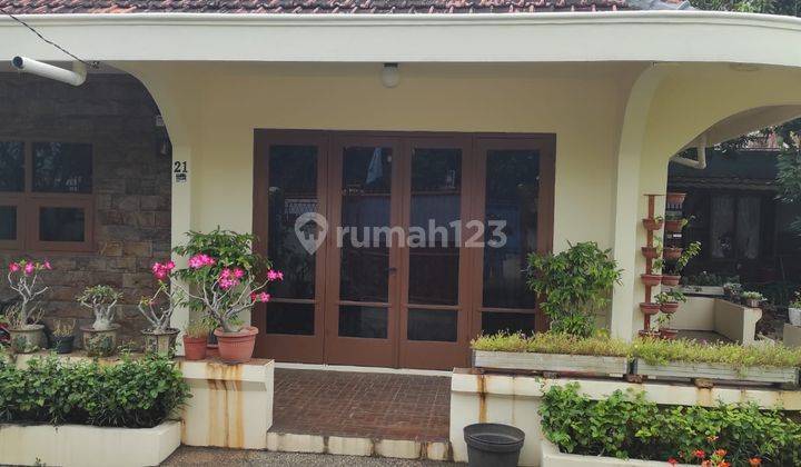 Rumah Bagus Siap Huni Semi Furnished Dijual Di Jakarta Pusat  2