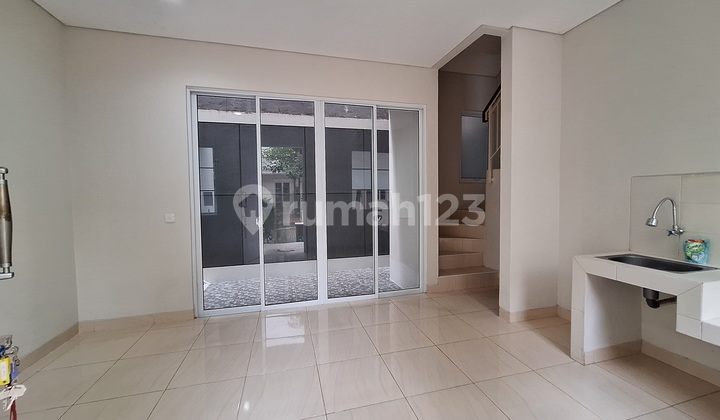 Dijual Cepat Rumah Vanya Park Cluster Azura, BSD City Tangerang, Rapih Siap Huni