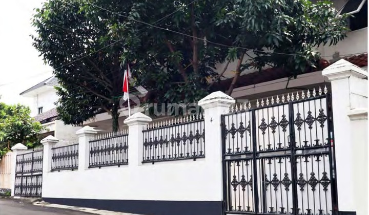 For Sale House in Bintaro Area, South Jakarta Trade Complex, Neat and Well-Maintained