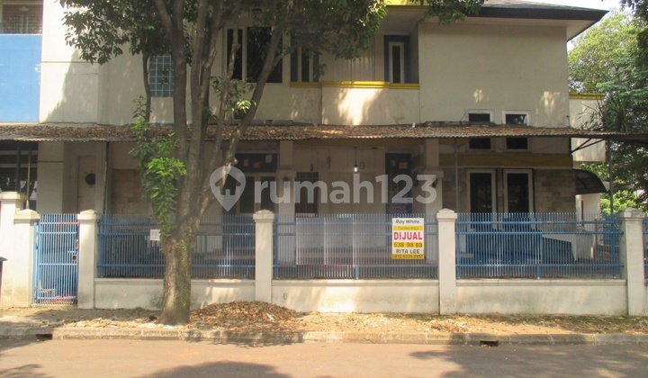 Rumah 2 Lantai Puspita Loka, Lokasi Strategis Pinggir Jalan Raya - Hook, BSD Tangerang