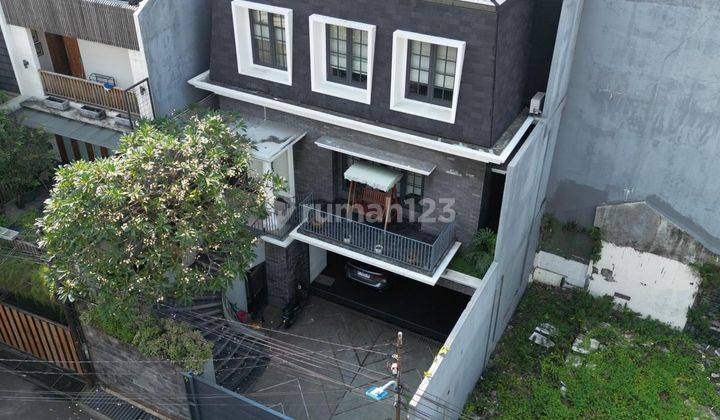 Rumah Bergaya American Classic + Rooftop Di Kebayoran Baru  2