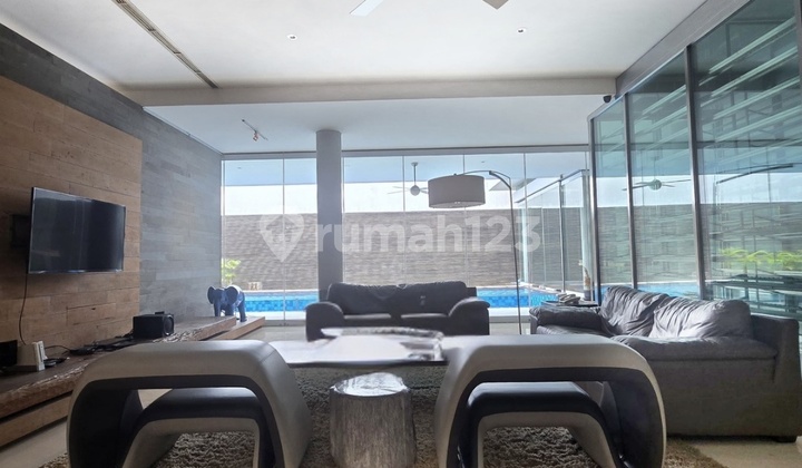 Modern House in Kebayoran Baru, Wide Road Row, Close to Senayan 2