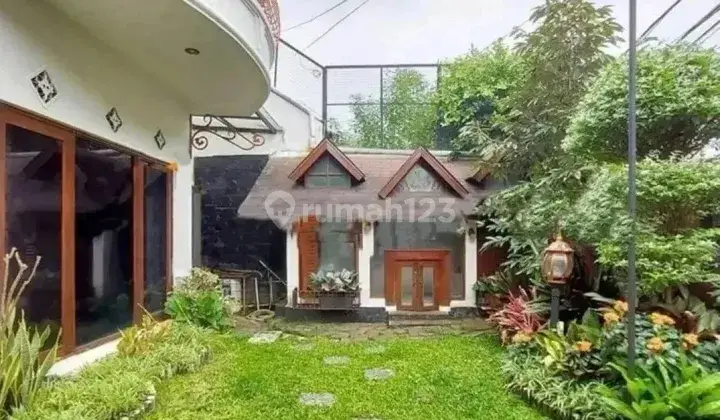 Rumah SHM 2 Lantai di Kebayoran Baru Jual Segera 1