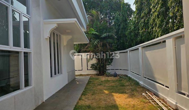 Rumah 2 Lantai di Tebet SHM Baru Jual Cepat 2