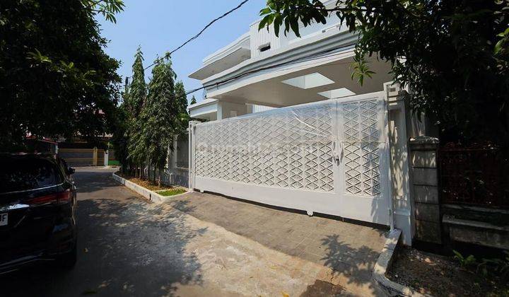 Rumah 2 Lantai di Tebet SHM Baru Jual Cepat 1