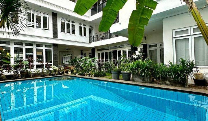 Kemang Rumah 2 Lantai American Classic Bagus  1