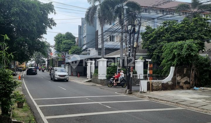 Cipete Abdul Madjid Raya Pinggir Jalan Raya