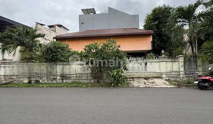 Rumah Dalam Komplek Posisi Hook Area Tebet