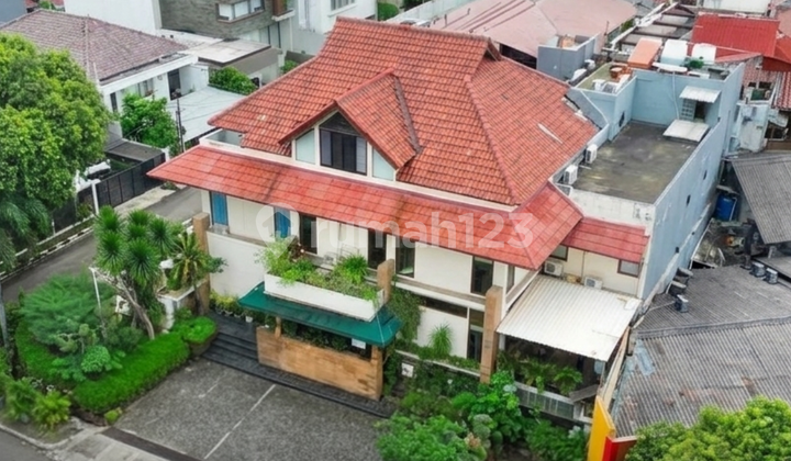 Mini Building in Kebayoran Baru, Strategic Location Suitable for Office, Clinic, Restaurant, etc.