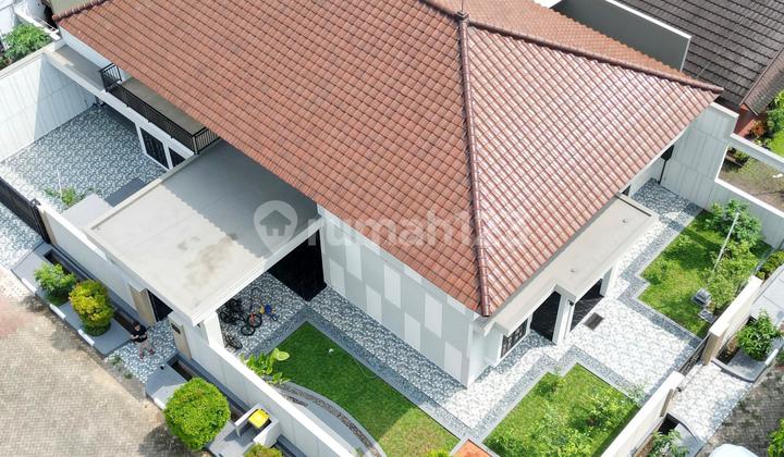 HOOK HOUSE IN A VERY SERENE AND COMFORTABLE LOCATION IN PEJATEN