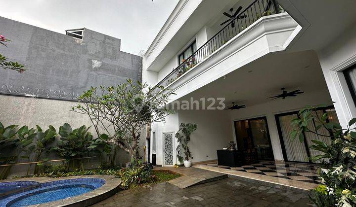 Disewakan  Kemang Rumah Mewah Semi Furnished 2