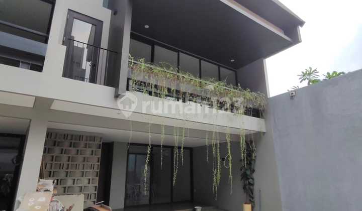 RUMAH BARU DALAM TOWNHOUSE DI KEMANG, JAKARTA SELATAN