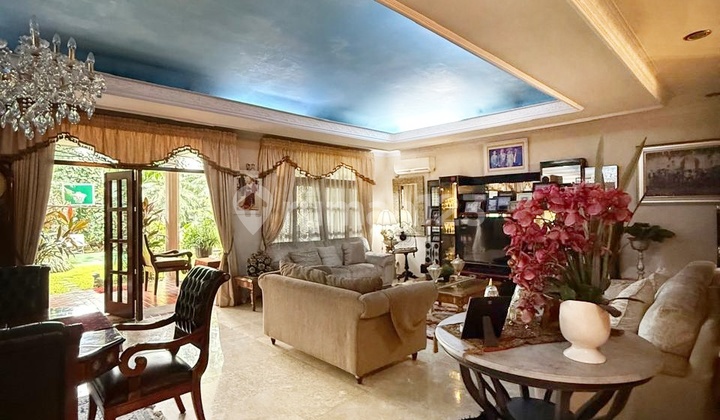 Ready-to-Occupy House in Tebet with Spacious Parking, Negotiable Until Deal. 2