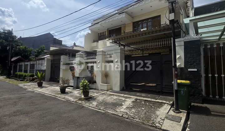 House in Kebayoran Baru Near Senopati Very Attractive Price 2