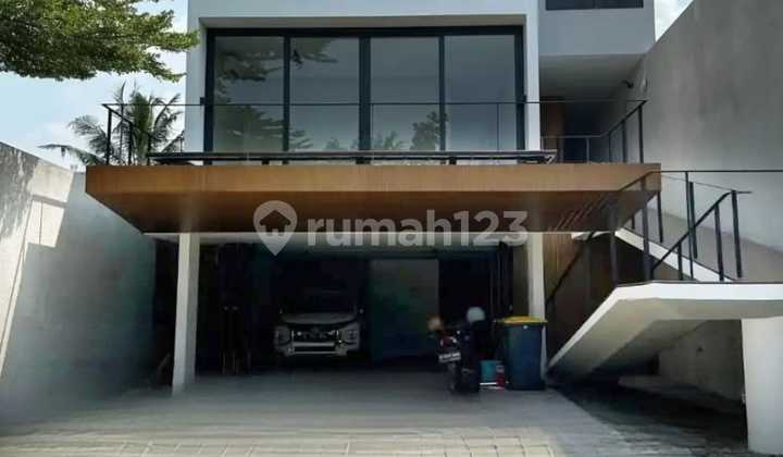 Rumah Cantik Dalam Komplek Area Ampera Ada Swimming Pool Rumah Cantik Dalam Komplek Area Ampera Ada Swimming Pool