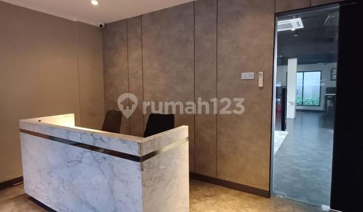 Commercial Space House in Premium Area Kebayoran Baru, Prime Roadside Location, Ideal for Business/Office Use 2