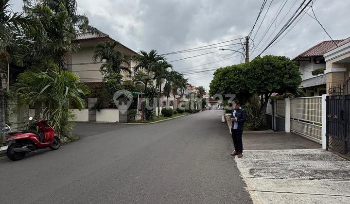 House in a Complex, Hook Position, Tebet Area 2