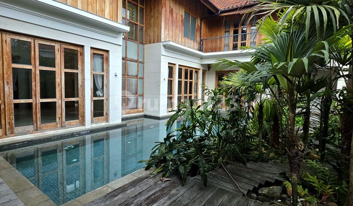 Beautiful House in Kemang Complex Area