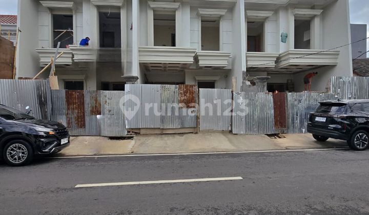 Rumah baru design classic di cempaka putih jakarta pusat 