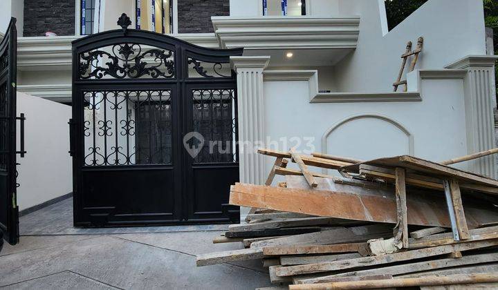 Rumah Baru 2 Lantai Classic di Duren Sawit Jakarta Timur  1