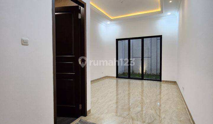 Di Jual Rumah Mewah Design Classic di Duren Sawit Jakarta Timur 2