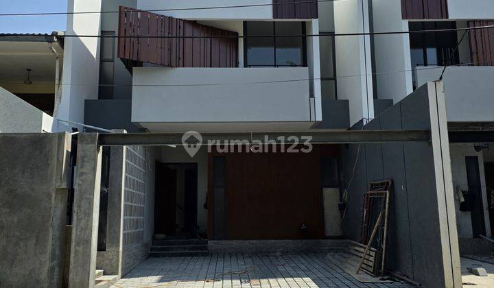 Rumah Modern Tropis Akses Jalan Lebar di Duren Sawit Jakarta  2