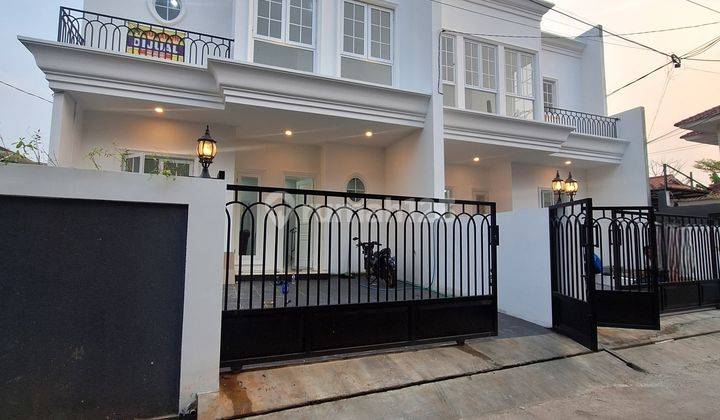 Rumah design classic 5 menit toll jatiwaringin pondok gede bekasi  1