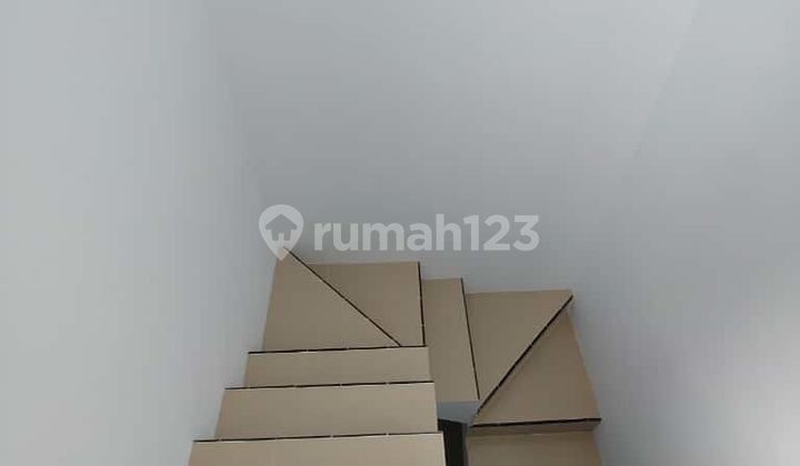 Rumah 2 lantai on progress di Kalisari Jakarta timur  2