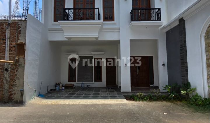 Rumah baru di townhouse area Duren sawit Jakarta Timur 