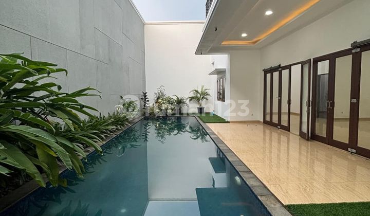 Rumah mewah dgn poolpribadi di duren sawit jakarta timur 