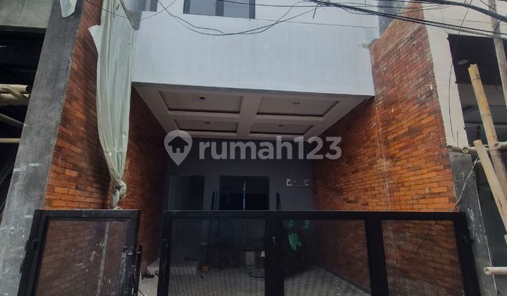 Rumah Baru 3 Lantai Siap Huni di Utan Kayu Matraman Jakarta Timur Rumah Baru 3 Lantai Siap Huni di Utan Kayu Matraman Jakarta Timur