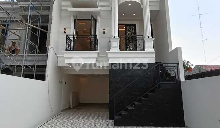Rumah baru classic siap huni di pejaten barat jakarta selatan 