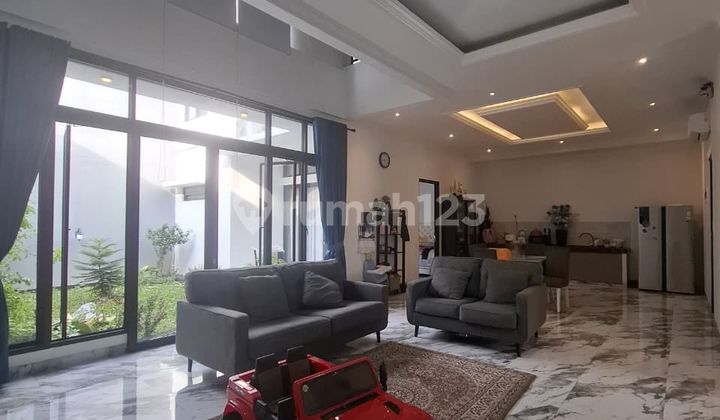 Luxury house in the Kodau complex, Jatiasih, Bekasi. 2