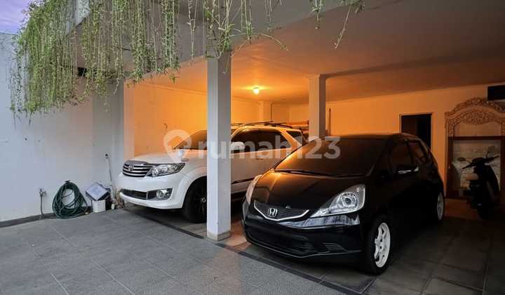 Rumah Modern Tropis Hook di Komplek Jatibening Bekasi 2