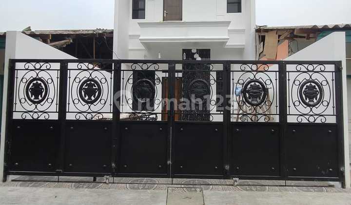 Rumah 2 lantai siap huni di Kalisari Jakarta Timur Rumah 2 lantai siap huni di Kalisari Jakarta Timur