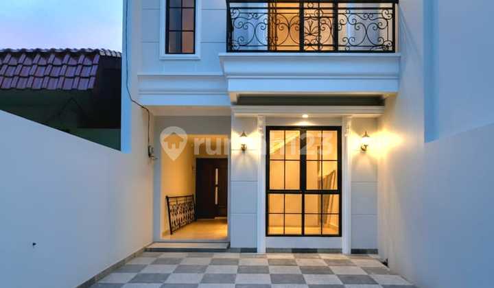 Rumah Classic Akses Jalan Lebar di Pejaten Jakarta Selatan