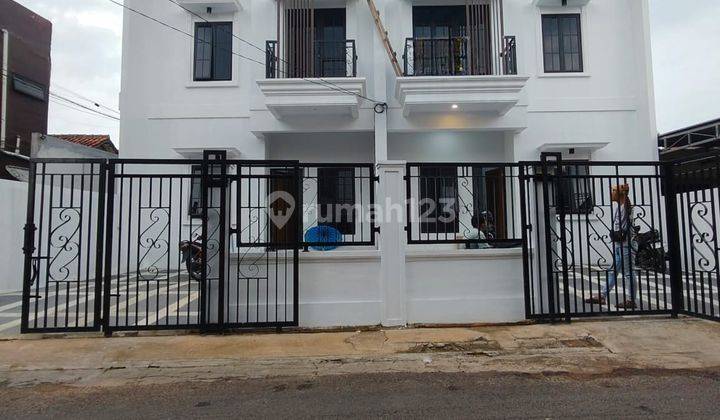 Rumah Baru 2 Lantai Siap Huni di Kalisari Jakarta Timur  1