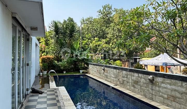 Rumah mewah dgn private pool di Cluster area Pondok kelapa bilymoon Jakarta timur 
