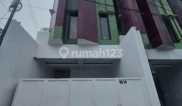 Rumah Baru 3 Lantai di Utan Kayu Matraman Jakarta Timur