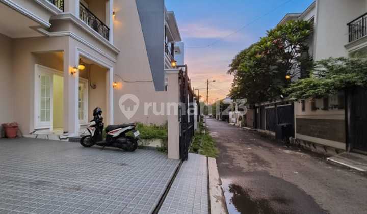 Classic Modern Design Flood-Free House in Duren Sawit, East Jakarta 2