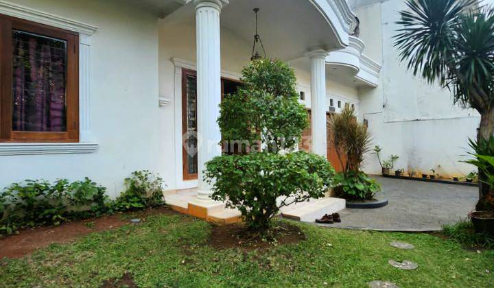 Rumah Second Design Classic di Pondok Kelapa Jakarta Timur  2