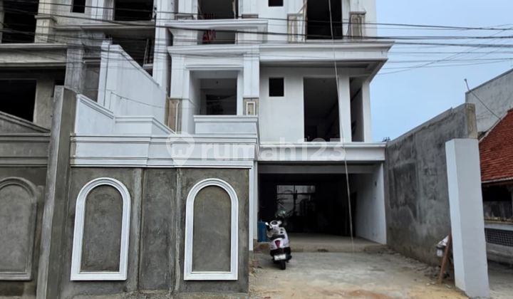 Rumah Baru Design Klasik di Tebet Jakarta Selatan Rumah Baru Design Klasik di Tebet Jakarta Selatan