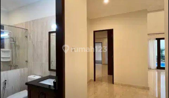 Rumah Modern Tropical di Jatipadang Jakarta Selatan  2