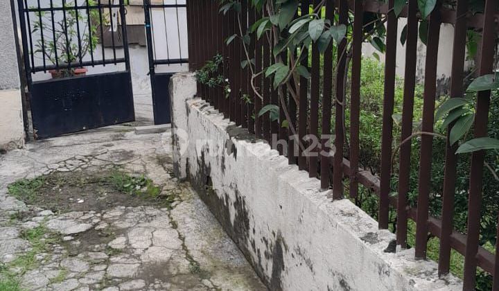 Rumah lama hitung tanah di Utan kayu Jakarta timur  2
