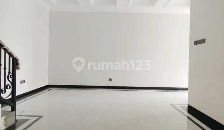 Rumah baru modern classic di Ciracas Jakarta Timur  2