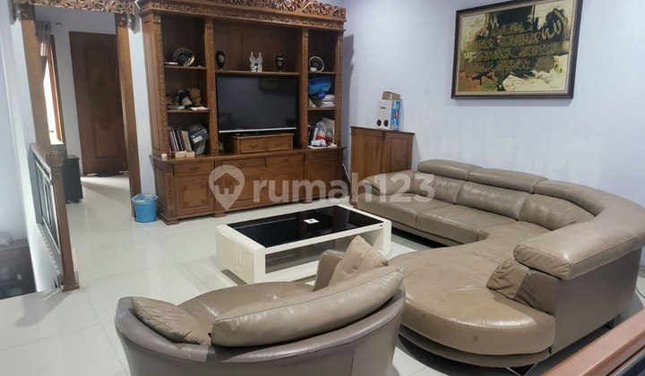 Semi-furnished 2-story house in Cempaka Putih, Jakarta 2
