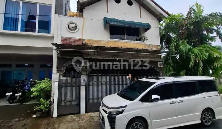 Rumah second akses 2 mobil di cempaka putih jakarta pusat 