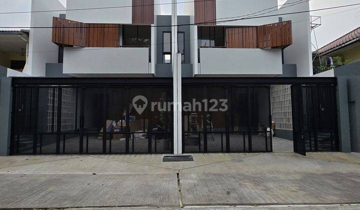 Rumah Modern Tropis Akses Jalan Lebar di Duren Sawit Jakarta  1