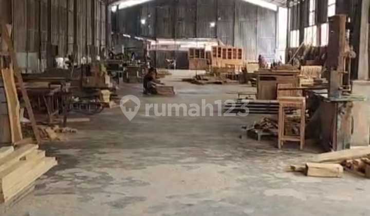 Active Furniture Factory along with its Machines &amp; Simultaneously its Workers (Take Over)