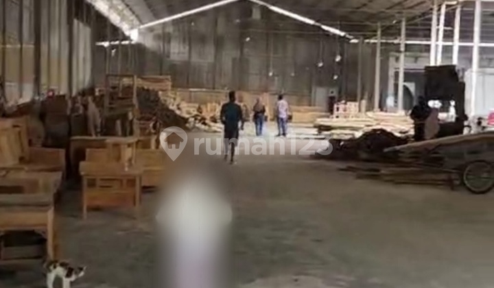 Active Furniture Factory along with its Machines &amp; Simultaneously its Workers (Take Over)